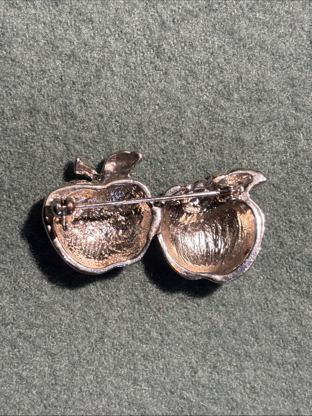Apple brooch - Picture 3 of 6
